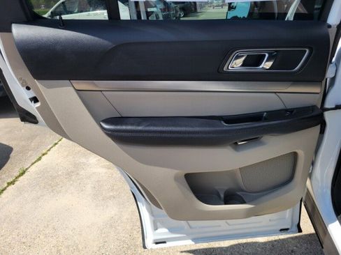Used 2018 Ford Explorer XLT w/ Equipment Group 201A FWD image 30