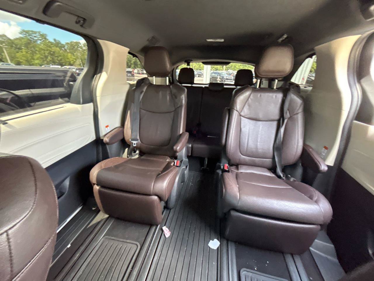 Used 2021 Toyota Sienna Platinum FWD image 17