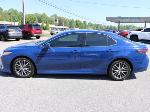 Used 2024 Toyota Camry XLE image 2