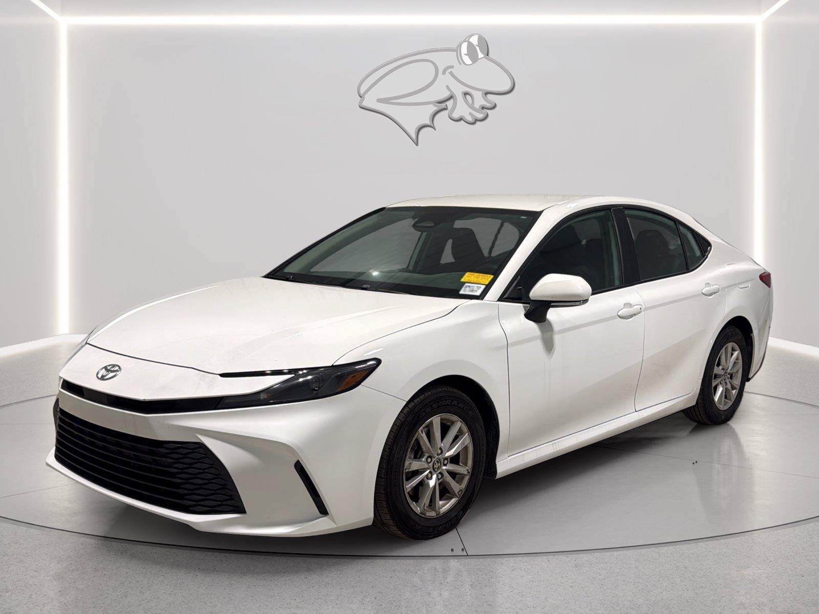 Used 2025 Toyota Camry LE FWD image 1