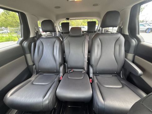 Used 2026 Kia Carnival FWD image 41
