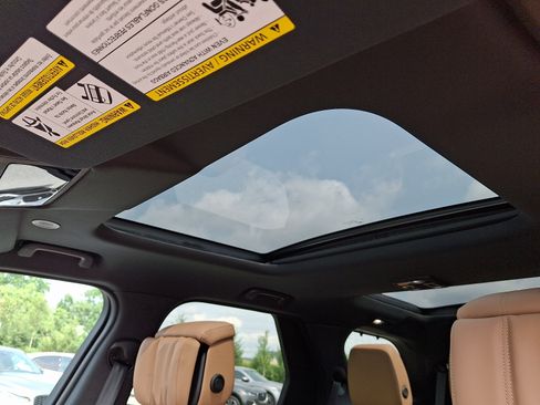 New 2026 Land Rover Discovery Dynamic SE AWD/4WD image 12