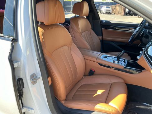 Used 2022 BMW 740i w/ M Sport Package RWD image 21