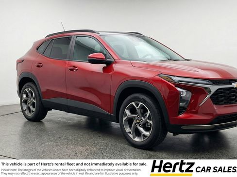 Used 2025 Chevrolet Trax LT image 1