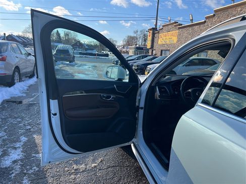 Used 2019 Volvo XC90 T6 Momentum w/ Advanced Package image 32