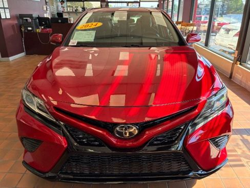 Used 2024 Toyota Camry SE FWD image 5