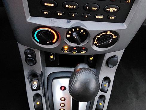 Used 2005 Saturn Vue AWD V6 w/ Comfort Pkg image 9