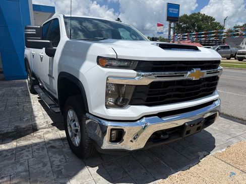 Used 2025 Chevrolet Silverado 2500 LT w/ Convenience Package AWD/4WD image 5