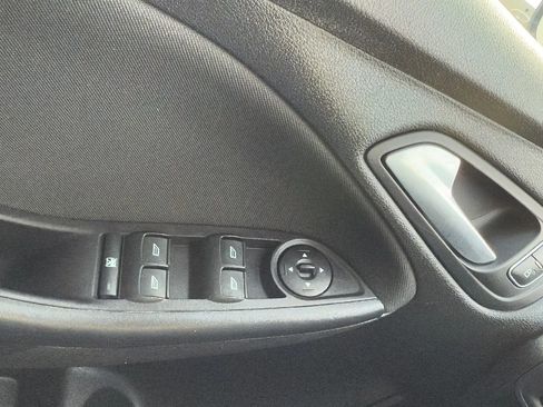 Used 2015 Ford Focus SE w/ SE Sport Package image 22