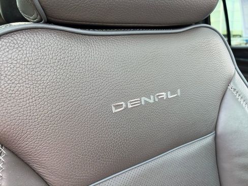 Used 2023 GMC Yukon XL Denali w/ Denali Reserve Package AWD/4WD image 14