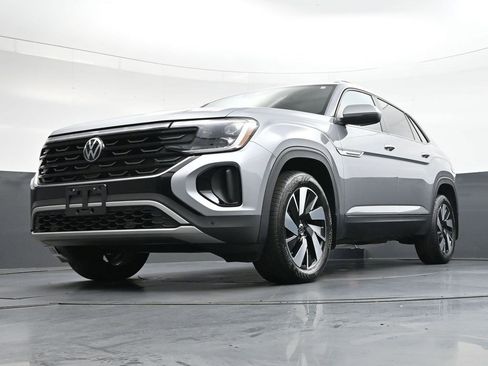 Used 2024 Volkswagen Atlas Cross Sport SE image 36