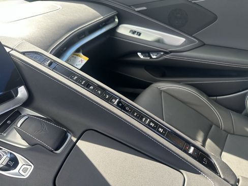 Used 2025 Chevrolet Corvette Stingray Coupe w/ 1LT image 15