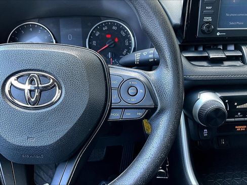 Used 2021 Toyota RAV4 LE FWD image 11