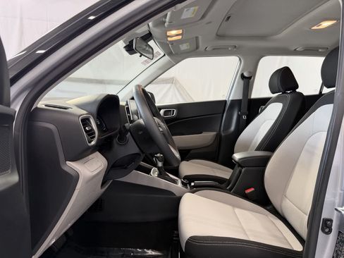 Used 2025 Hyundai Venue SEL FWD image 10