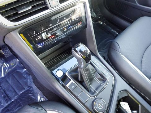 New 2025 Volkswagen Taos SEL image 21