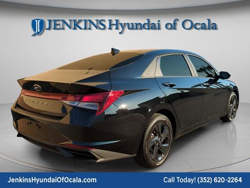 Certified 2022 Hyundai Elantra SEL image 8