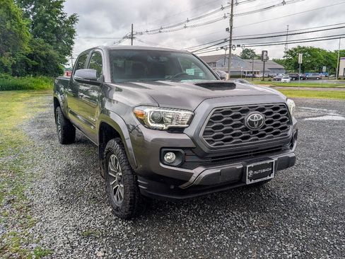 Used 2021 Toyota Tacoma TRD Sport AWD/4WD image 3