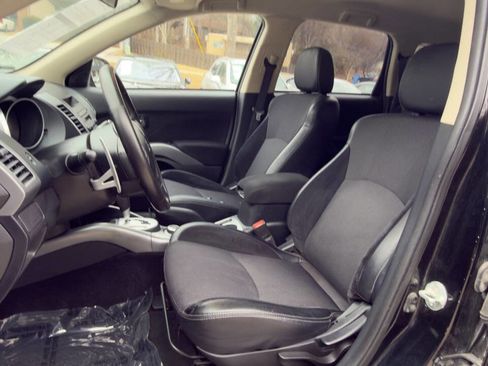 Used 2013 Mitsubishi Outlander SE image 34