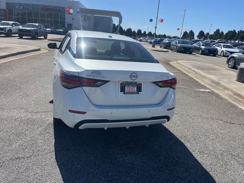 Used 2024 Nissan Sentra SV w/ SV Premium Package image 5