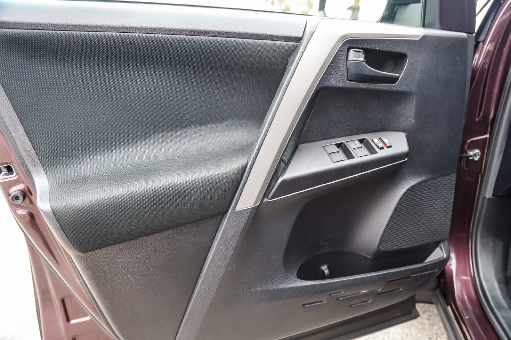 Used 2017 Toyota RAV4 LE w/ Carpet Mat Package FWD image 20