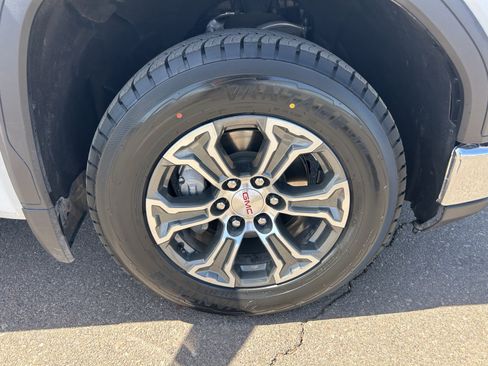 Certified 2025 GMC Sierra 1500 SLT RWD image 9
