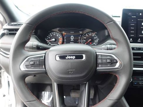 Used 2024 Jeep Compass Trailhawk AWD/4WD image 12