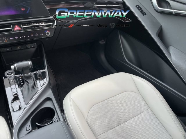 Used 2025 Kia Niro EX Touring FWD image 12