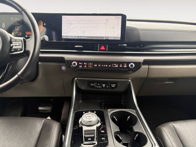 Certified 2025 Kia Carnival EX FWD image 11