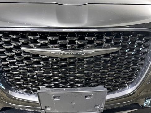 Used 2023 Chrysler 300 Touring L w/ Popular Equipment Group image 9