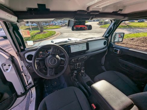 Used 2024 Jeep Wrangler Sport S image 13