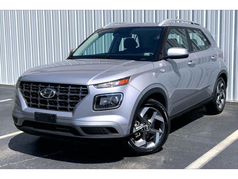 Used 2025 Hyundai Venue SEL FWD image 1