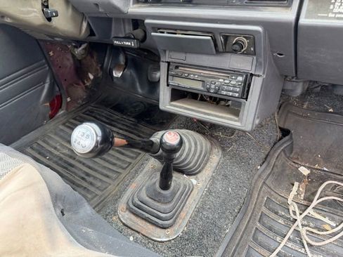 Used 1988 Toyota Pickup 4x4 Regular Cab V6 image 8