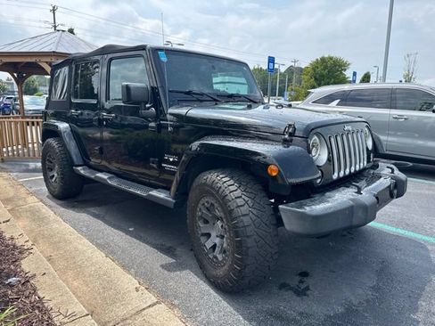 Used 2016 Jeep Wrangler Unlimited Sahara w/ Connectivity Group AWD/4WD image 6