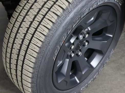 New 2026 RAM 1500 4x4 Crew Cab image 39