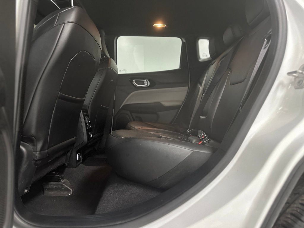 Used 2025 Jeep Compass Limited AWD/4WD image 19
