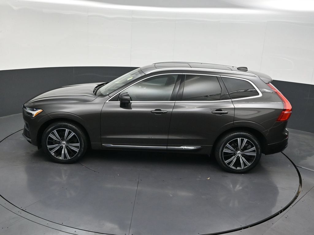 Certified 2023 Volvo XC60 B5 Plus AWD/4WD image 17