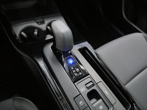 Certified 2025 Toyota Prius LE image 25