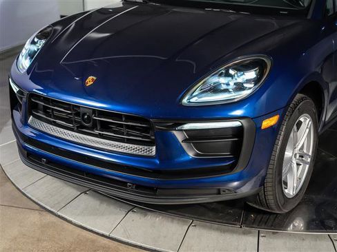 Certified 2026 Porsche Macan AWD/4WD image 11
