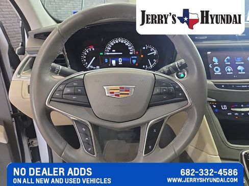Used 2017 Cadillac XT5 Premium Luxury w/ LPO, Wheel Lock Package FWD image 14