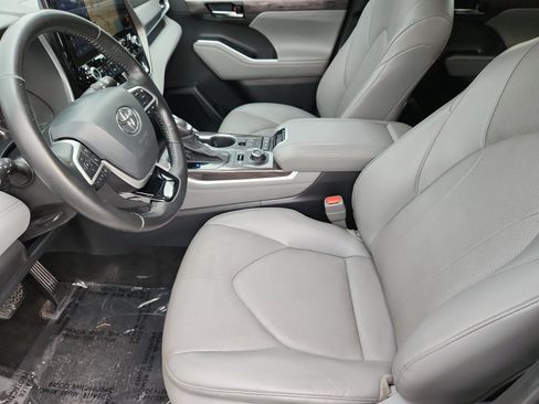 Used 2022 Toyota Highlander Limited AWD/4WD image 29