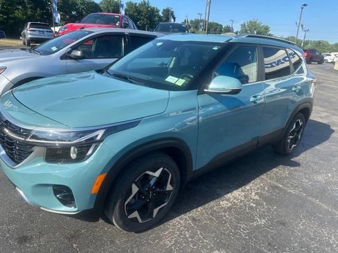 Used 2024 Kia Seltos EX AWD/4WD image 3