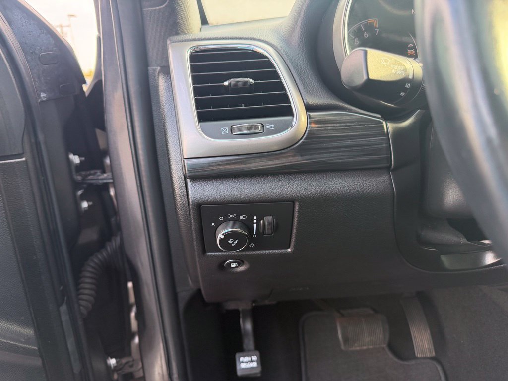 Used 2019 Jeep Grand Cherokee Altitude AWD/4WD image 28