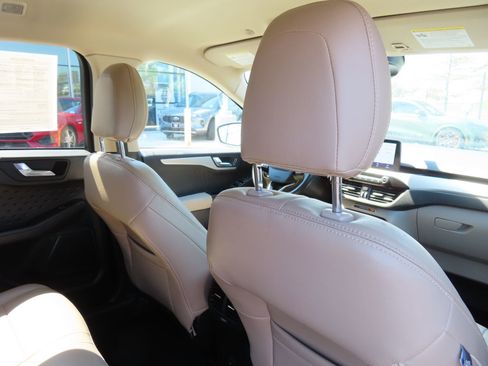 Used 2020 Ford Escape SE Sport image 33