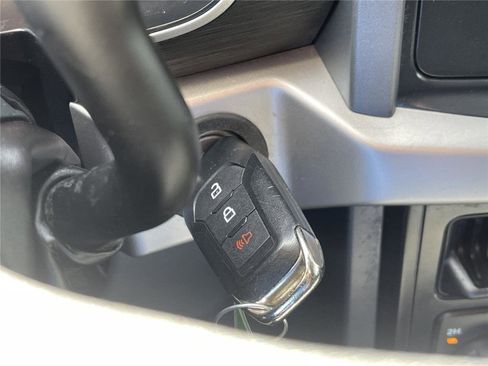Used 2022 Ford F150 XLT AWD/4WD image 36