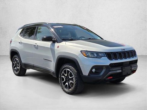 Used 2024 Jeep Compass Trailhawk image 3