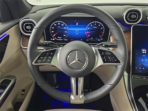 Used 2025 Mercedes-Benz GLC 300 4MATIC image 27