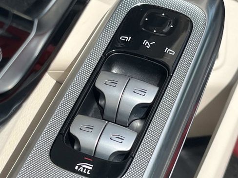 Certified 2024 Mercedes-Benz CLE 300 4MATIC Cabriolet image 16