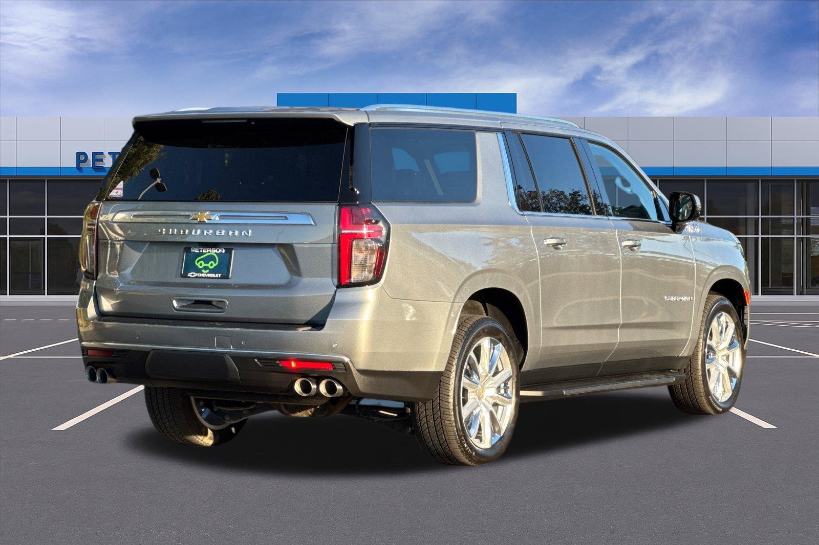 Used 2023 Chevrolet Suburban High Country AWD/4WD image 4