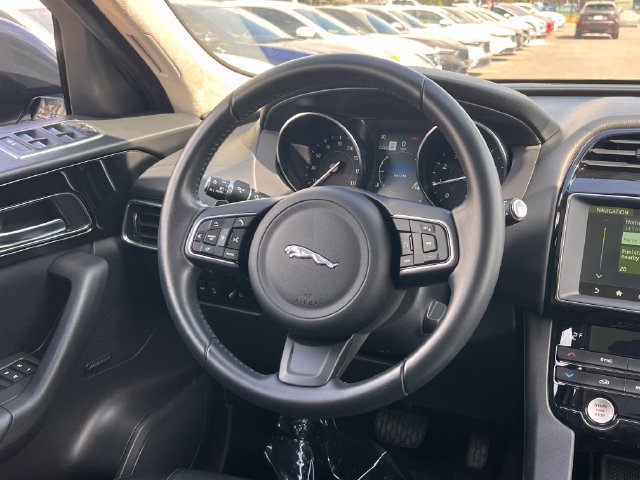 Used 2020 Jaguar F-PACE Premium AWD/4WD image 18