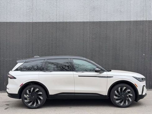 New 2026 Lincoln Nautilus Reserve w/ Jet Appearance Package image 8